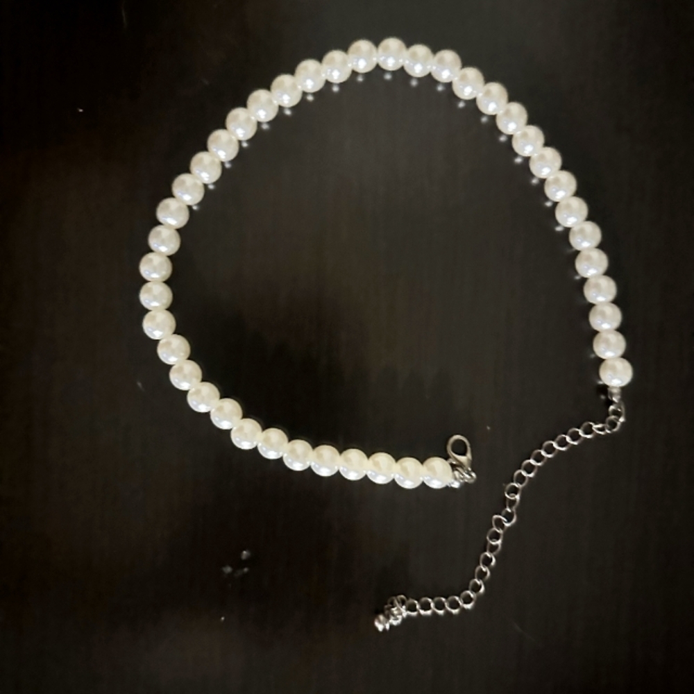 Elegant Pearl Necklace with Silver Clasp